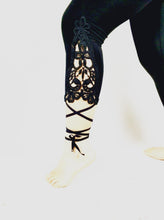 Load image into Gallery viewer, Cotton Short Lace Leggings